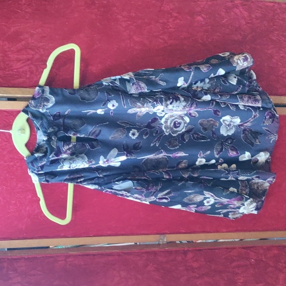 Design Lab Navy blue cold shoulder flutter sleeve blouse size small - Picture 5 of 10